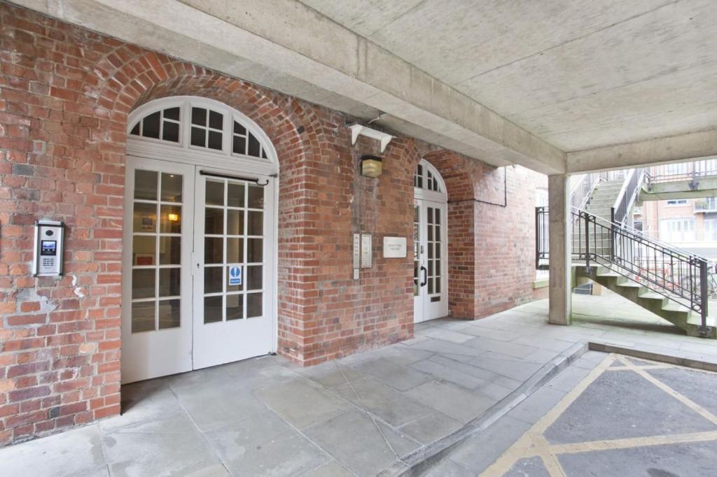 Waters Edge At Cocoa Suites York Exteriér fotografie
